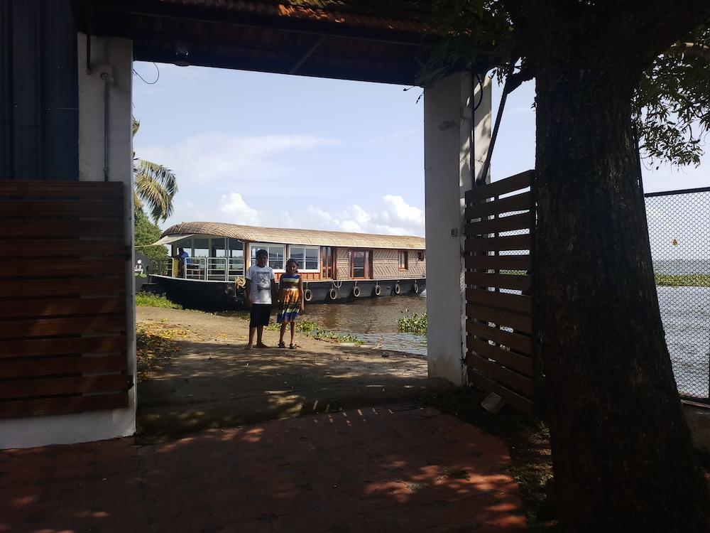 Saro Lake County Kumarakom Exterior foto