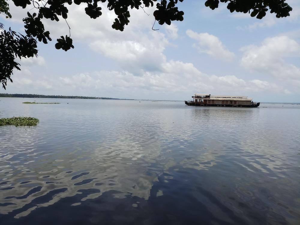 Saro Lake County Kumarakom Exterior foto