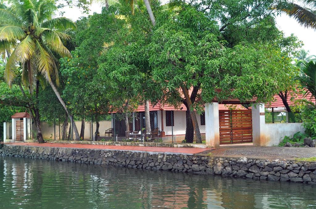Saro Lake County Kumarakom Zimmer foto
